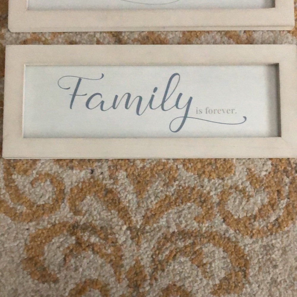 LOVE and FAMILY 2 piece wall signs - Picture 2 of 4